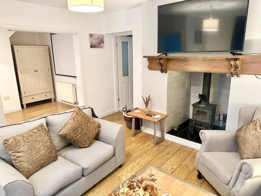 Cottage,Cinema Room,Log Burner Blaenavon Ngoại thất bức ảnh